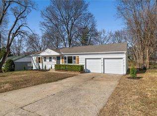 6810 Fairlane Dr, Kansas City, MO 64134