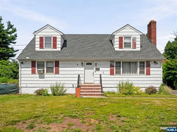 33 Prospect St, Paramus, NJ 07652