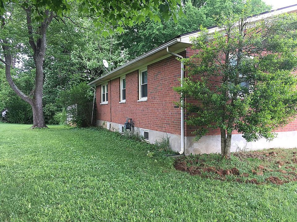 2nd image of 222 Robin Rd