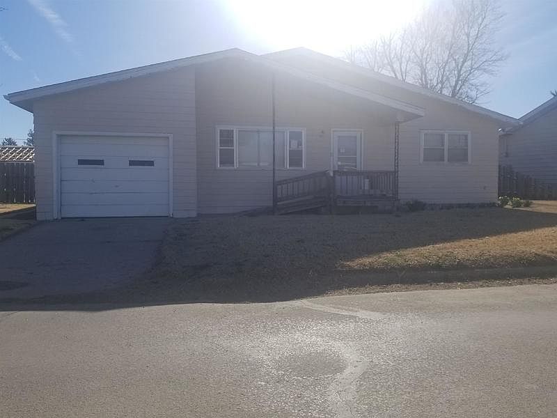 1st image of 418 N 8th Ave