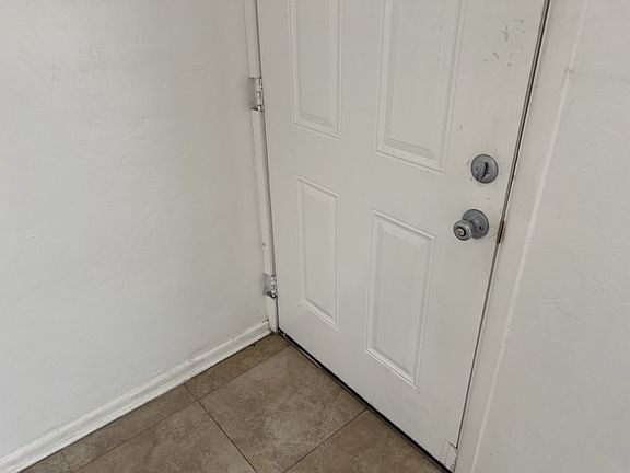 FRONT DOOR - GOOD SECURITY