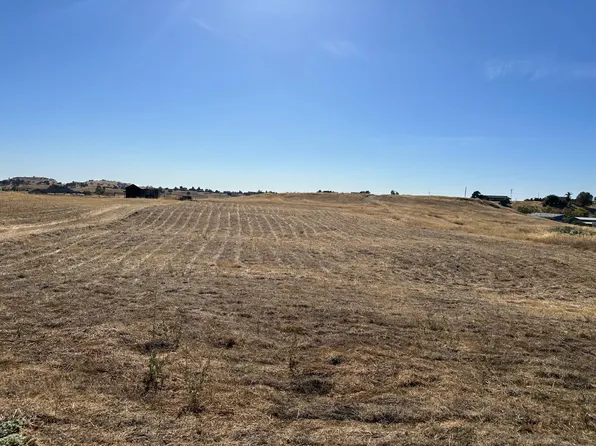 2726 Village Dr, Ione, CA 95640