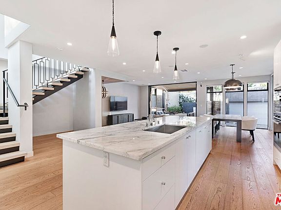 4th image of 8925 Dorrington Ave