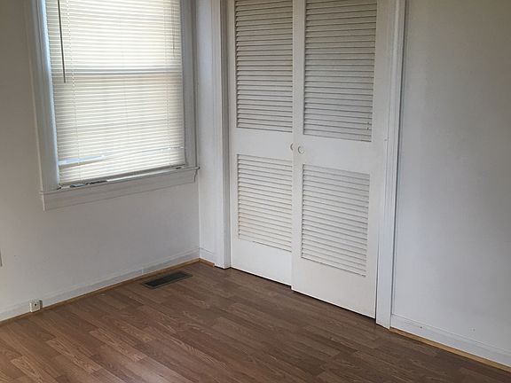 Bedroom 1 (Double Closet)