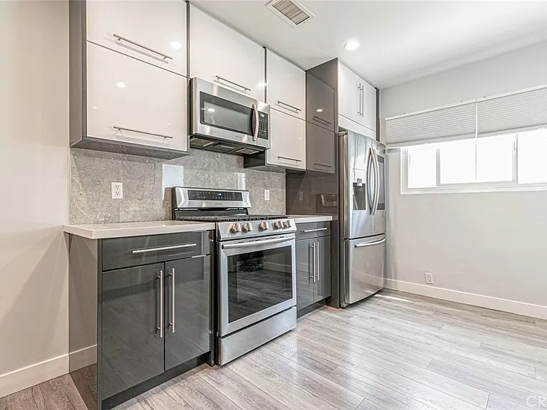 1527 N Screenland Dr — Photo 7
