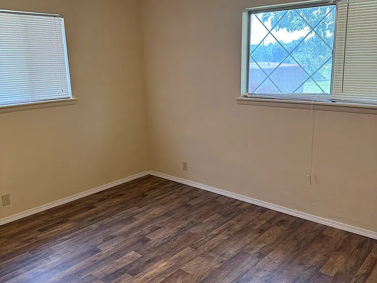 517 W Polk St — Photo 17