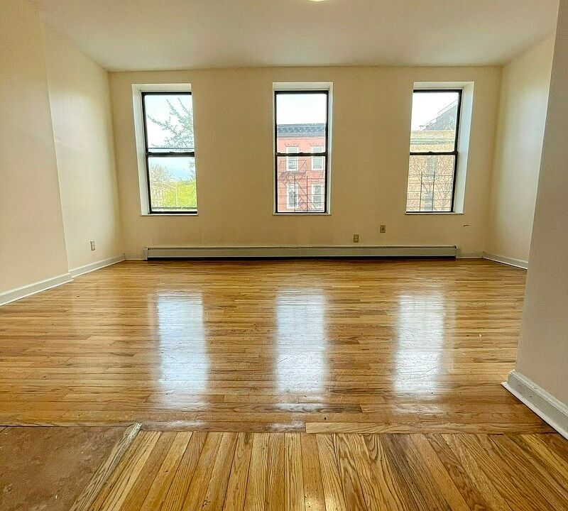 1st image of 740 Franklin Ave APT 2