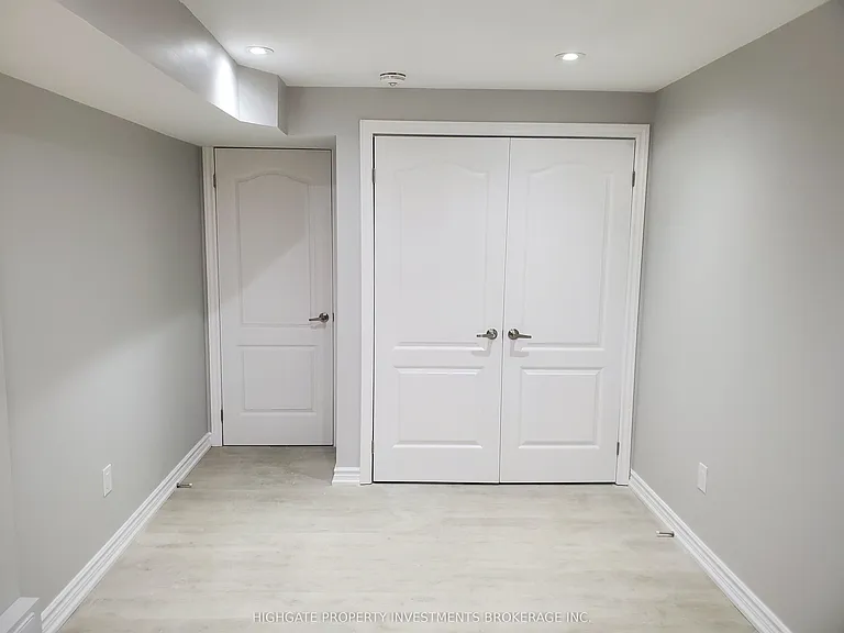 1 Juglans Cres #BASEMENT — Photo 17