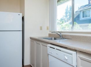 Dakota Knoll Apartments - Come Home to Comfort, Portland, OR 97223