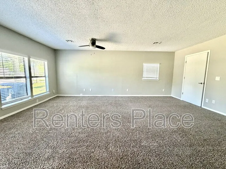 313 N Cedar St — Photo 6