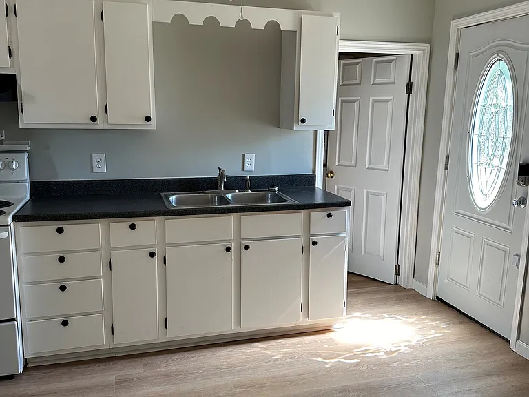 203 E 6th St #2 — Photo 4