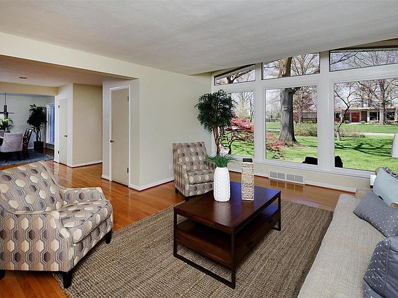 4th image of 2 Ladue Estates Dr