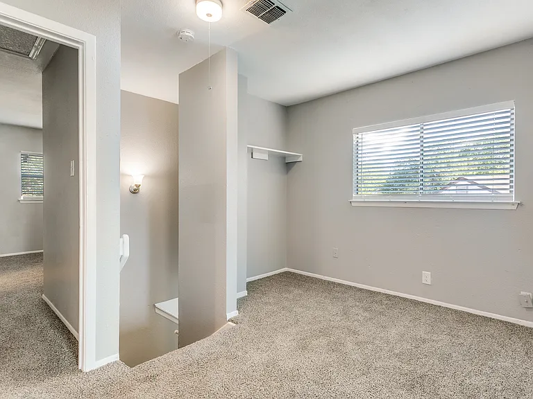 4031 Sunrise Bluff Dr — Photo 9