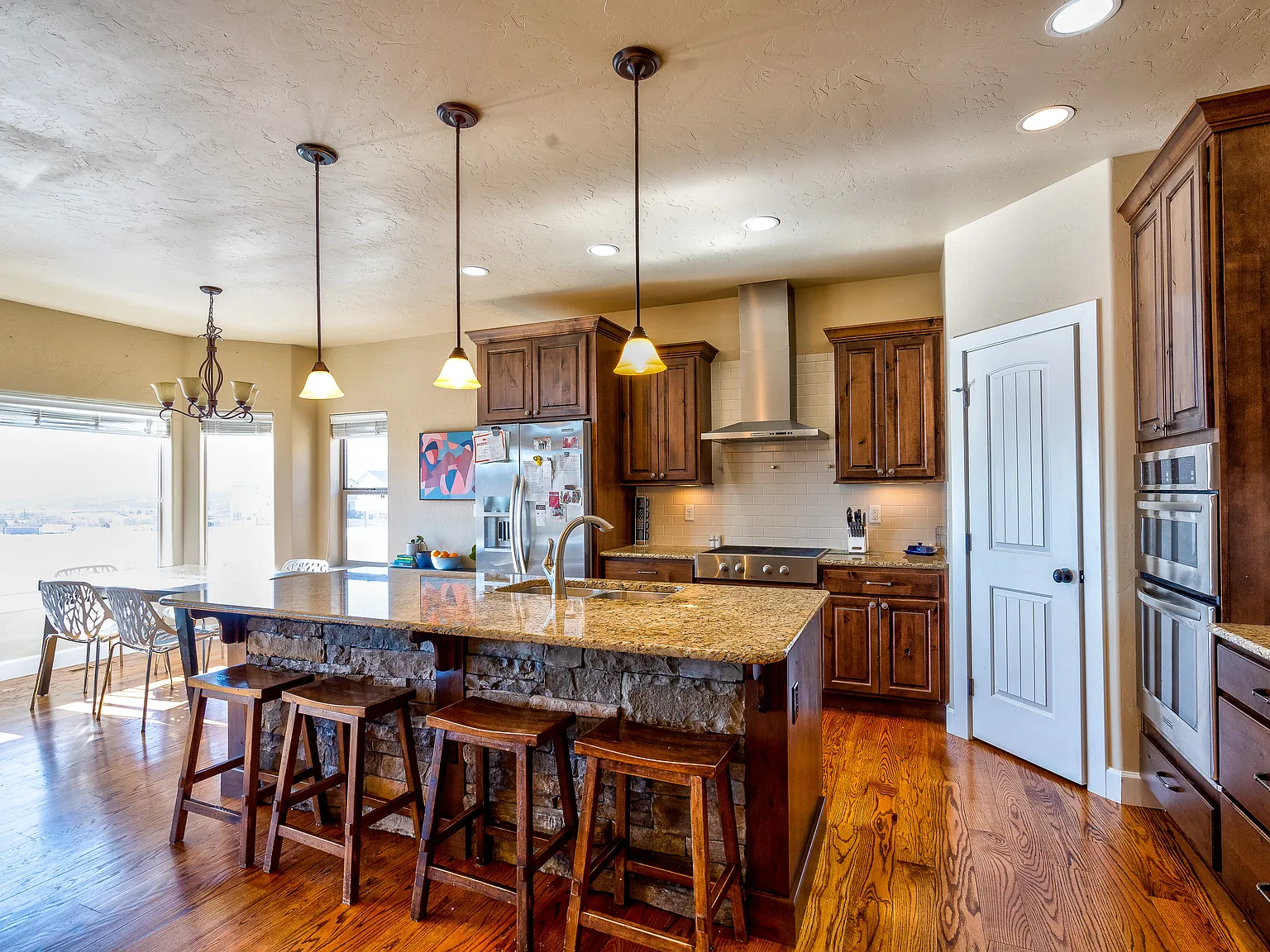 4 bed, 3152 sqft, $3,295 — Photo 3