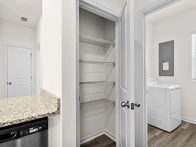 450 Castillo Dr — Photo 29