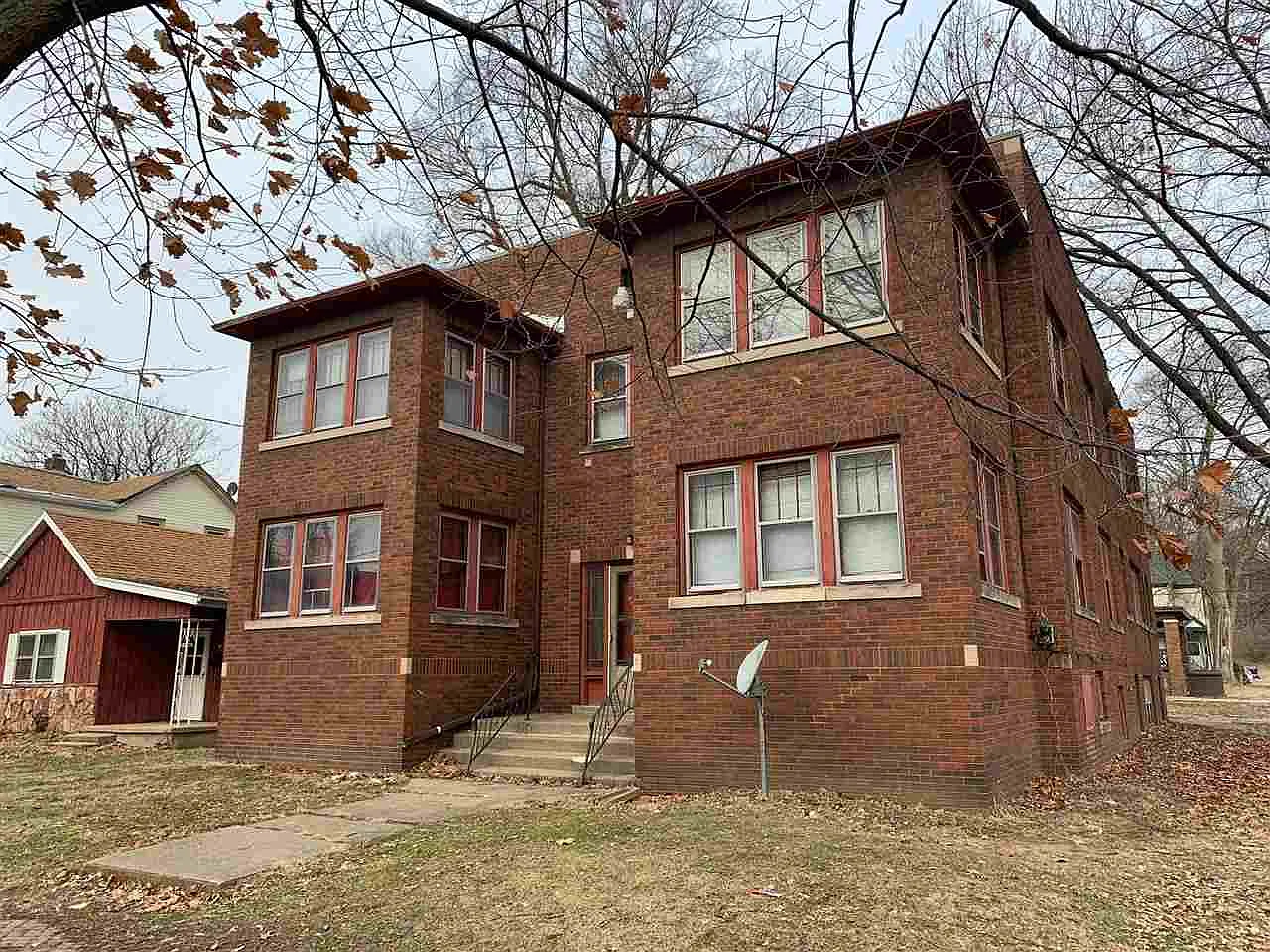 1121 NE Perry Ave photo 1