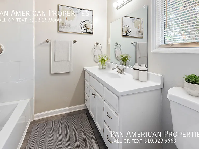 110 W Market St #5 — Photo 22