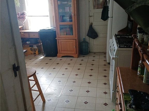 4th image of 8201 Denison Ave