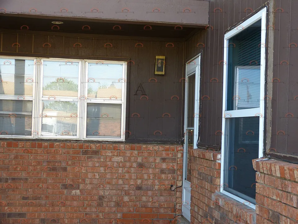 1204 W. Manana
