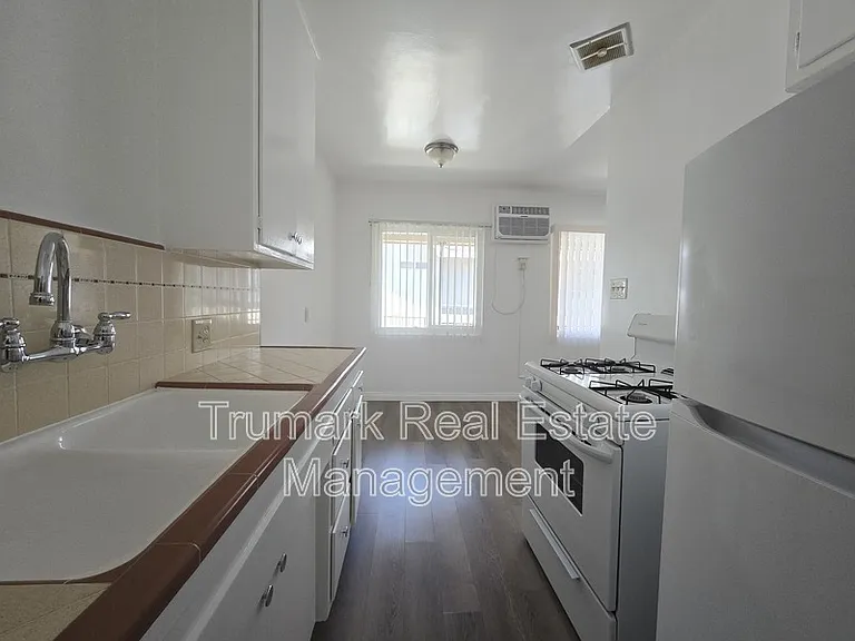 103 S Roosevelt Ave #9 — Photo 3