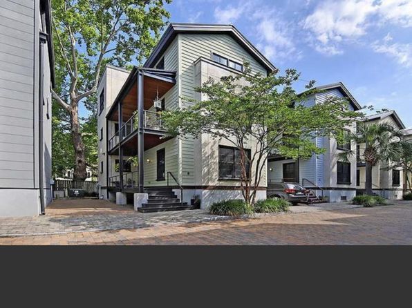 8 Brewster Ct