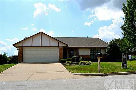 2nd image of 1046 Summerplace Ln