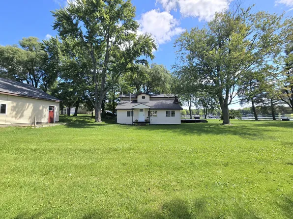 148 E Channel Dr, Sheridan, MI 48884