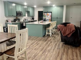 1224 E Gonzales St, Yoakum, TX 77995