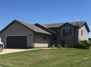 510 Cambridge Ct, Madison, SD 57042