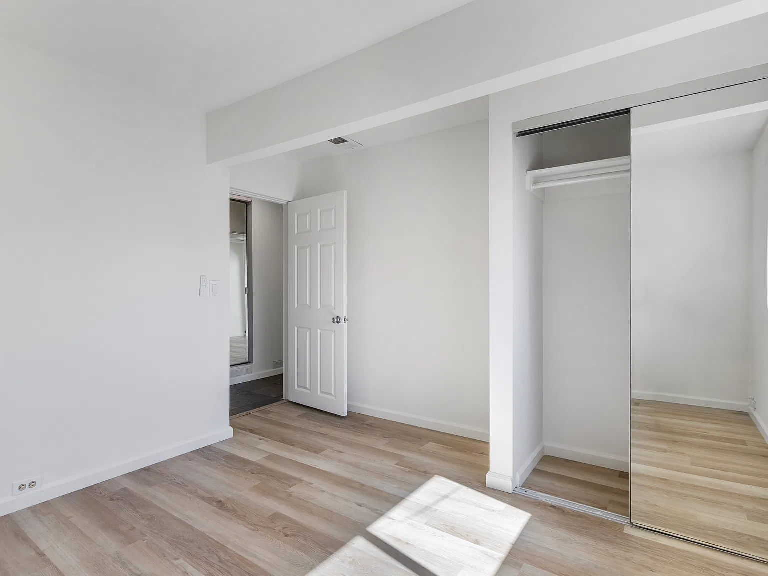 3 bed, 1406 sqft, $3,995 — Photo 3