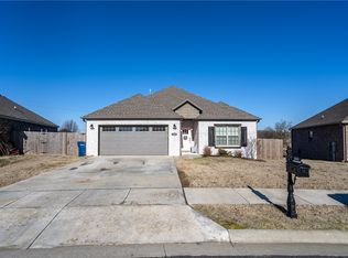 1005 E Ridge View Dr, Siloam Springs, AR 72761