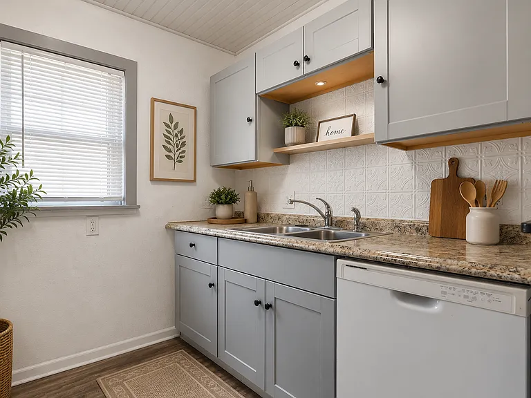 2604 Robinson St — Photo 15