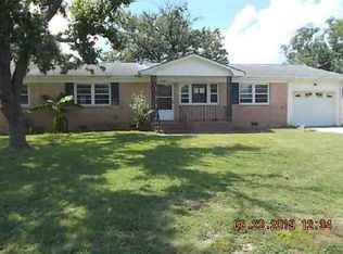 1712 Grandview Dr, Fayetteville, NC 28314