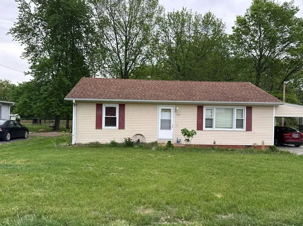 111 S Douglas St, Mc Leansboro, IL 62859