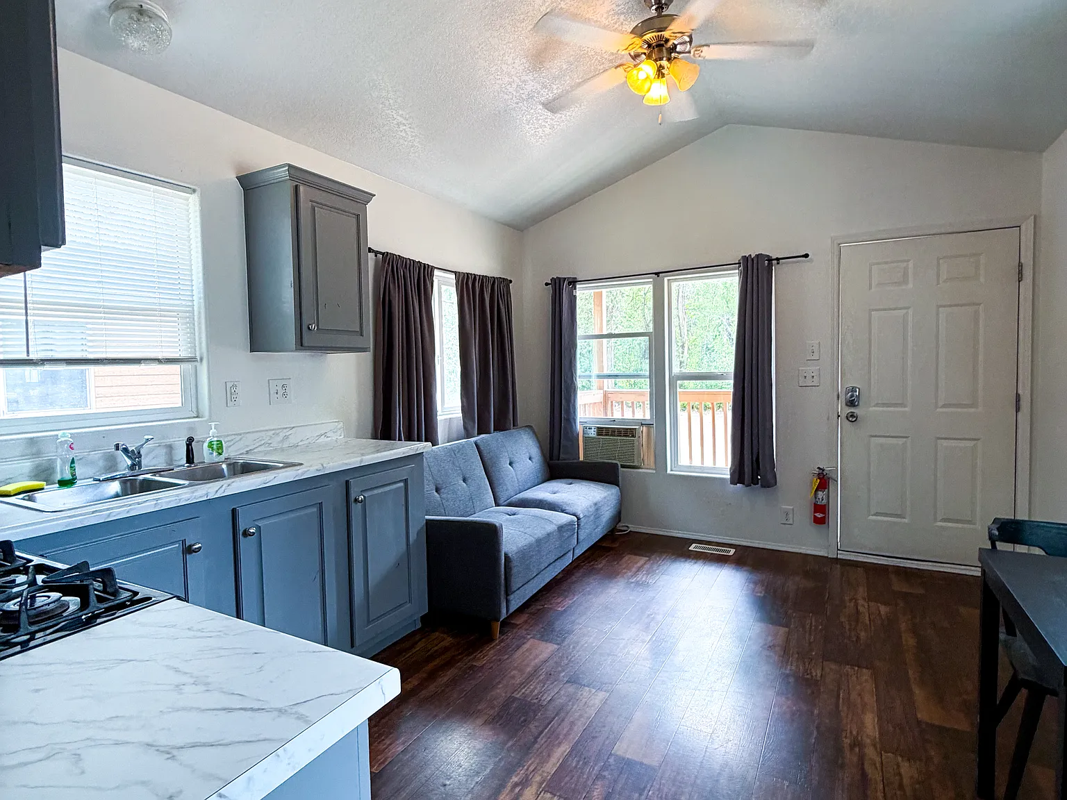 1 bed, 300 sqft, $1,200 — Photo 2