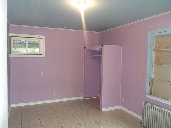 4th image of 34 E Clarendon Dr