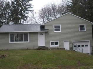 104 Augusta Dr, North Syracuse, NY 13212