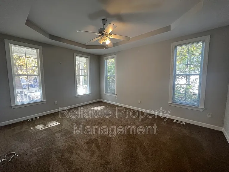 1004 Melville Ln — Photo 14