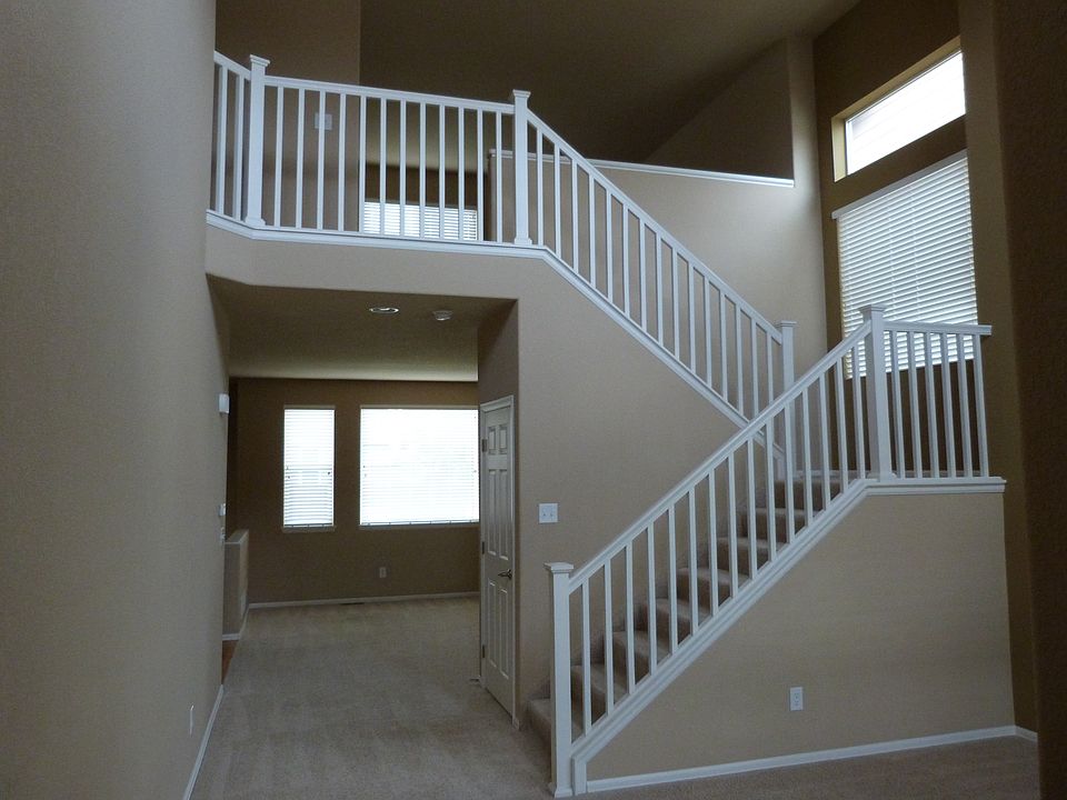 Entry/Living room
