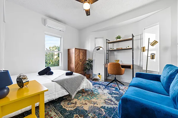 Rented by Aron Fried, LREB | media 26