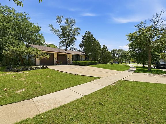 3rd image of 1509 Chatham Ln