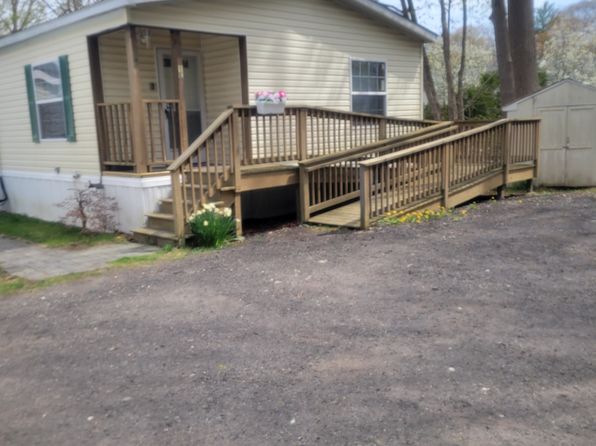 1 Clark Hill Rd #E, East Hampton, CT 06424