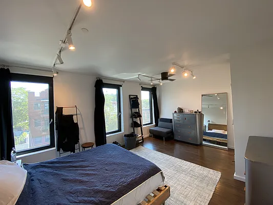 Rented by Realty Collective | media 14