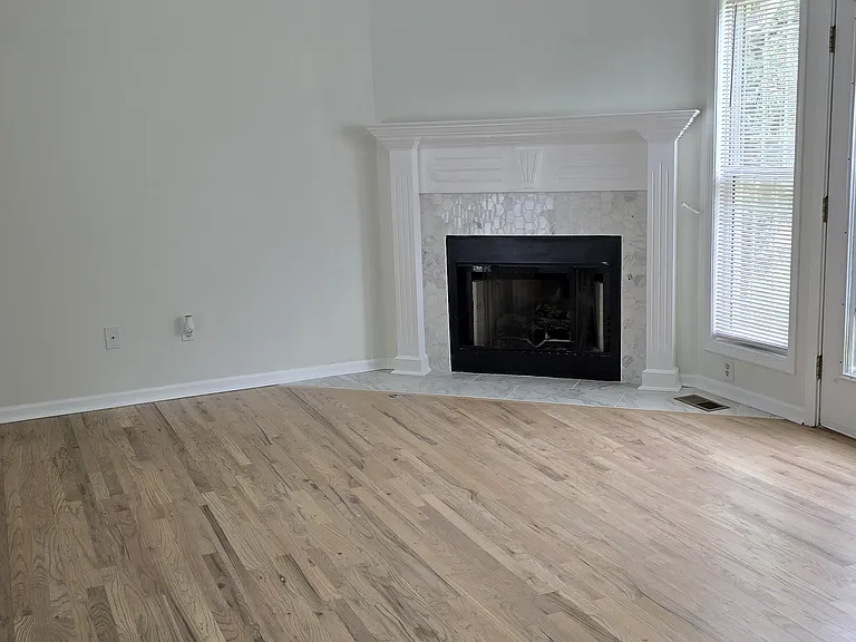 Beautifully tiled gas fireplace