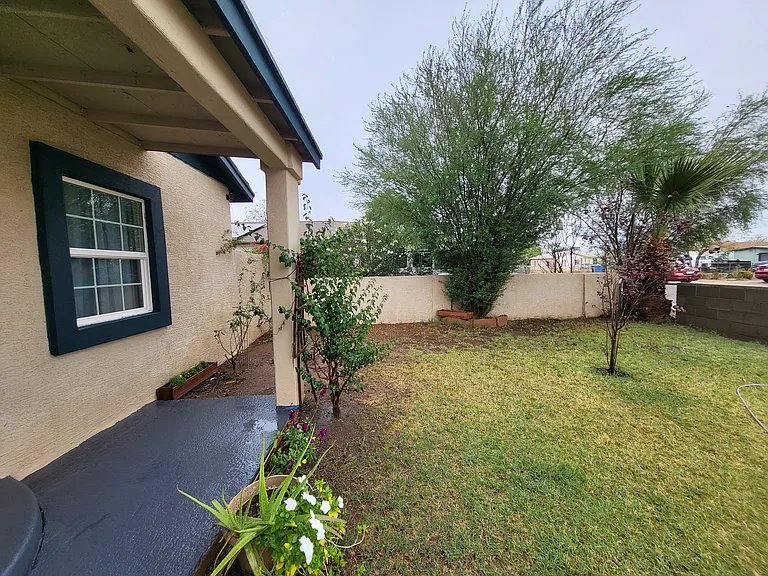 2117 W Hadley St — Photo 5