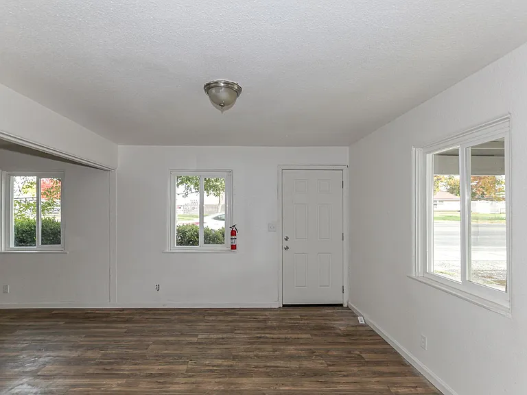 147 N Parsons Ave — Photo 6
