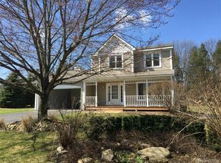 9554 Fairfax Dr, Pinckney, MI 48169