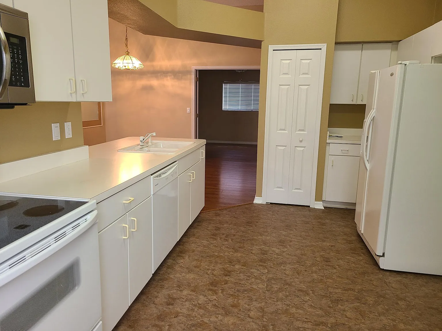 2 bed, 1447 sqft, $2,600 — Photo 4
