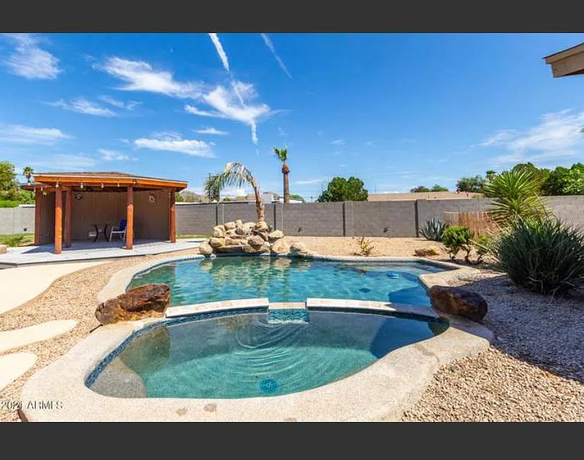 2930 E Laurel Ln