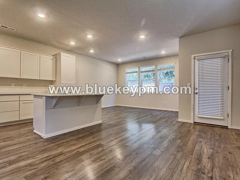 5808 NE 80th Ct — Photo 2